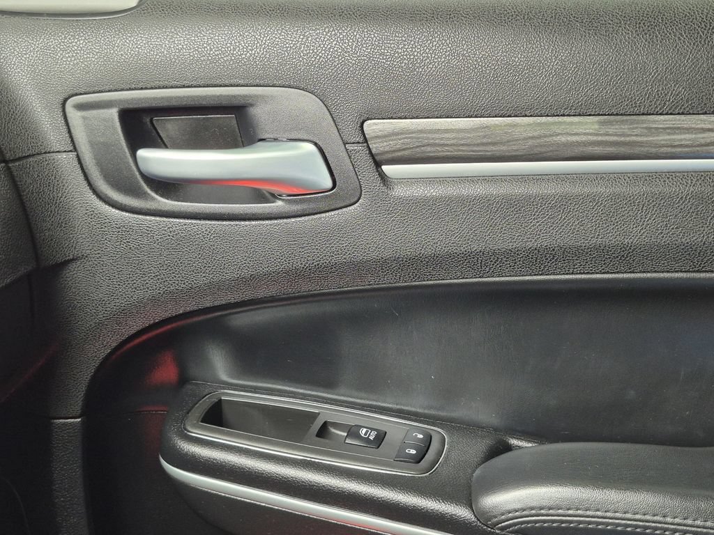 Used 2022 Chrysler 300 Touring RWD image 17