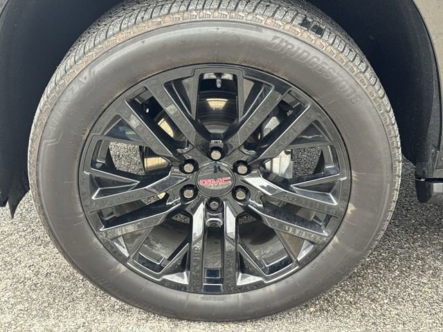 Certified 2025 GMC Yukon Denali Ultimate w/ LPO, Floor Liner Package AWD/4WD image 34