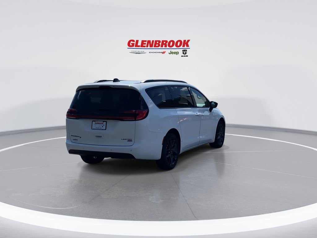 Used 2024 Chrysler Pacifica Limited w/ S Appearance Package image 9