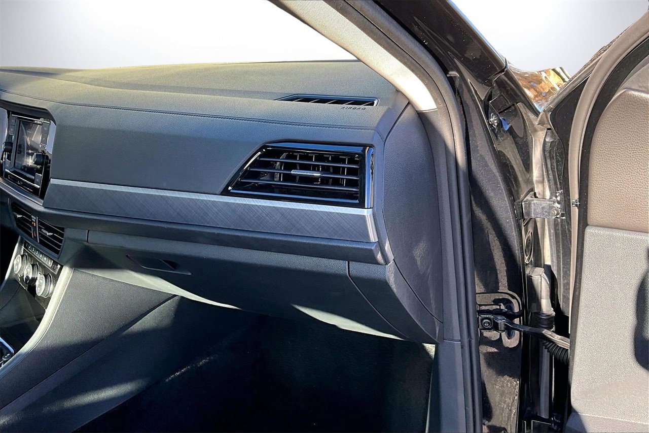 Used 2024 Volkswagen Jetta SE image 19