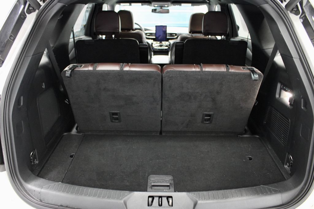 Used 2023 Ford Explorer Platinum w/ Technology Package AWD/4WD image 15