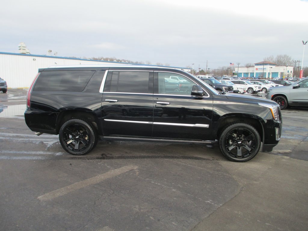 Used 2019 Cadillac Escalade ESV Premium Luxury image 2