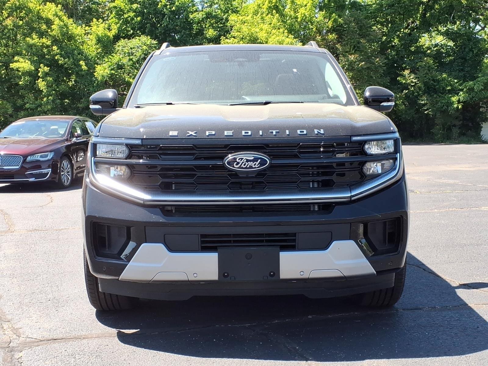 New 2026 Ford Expedition Max Platinum w/ Platinum Ultimate Package AWD/4WD image 2