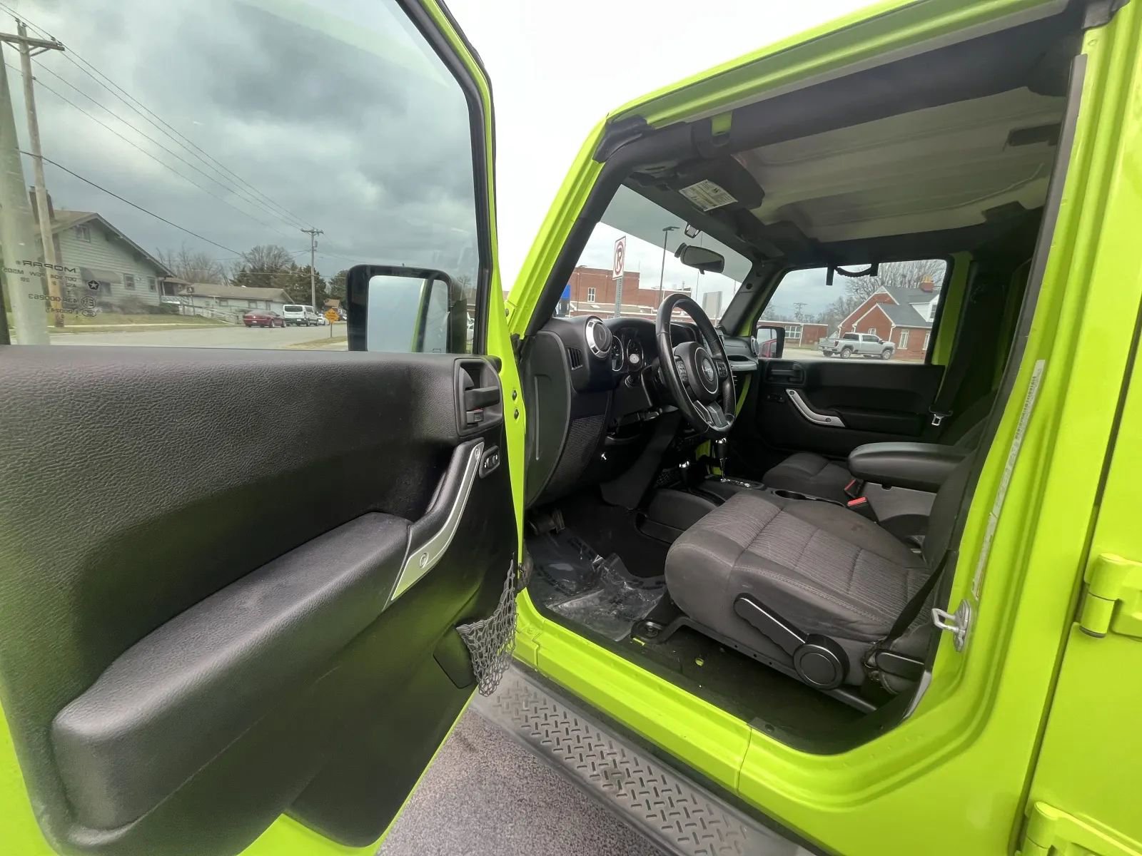 Used 2012 Jeep Wrangler Unlimited Sahara w/ Connectivity Group image 10