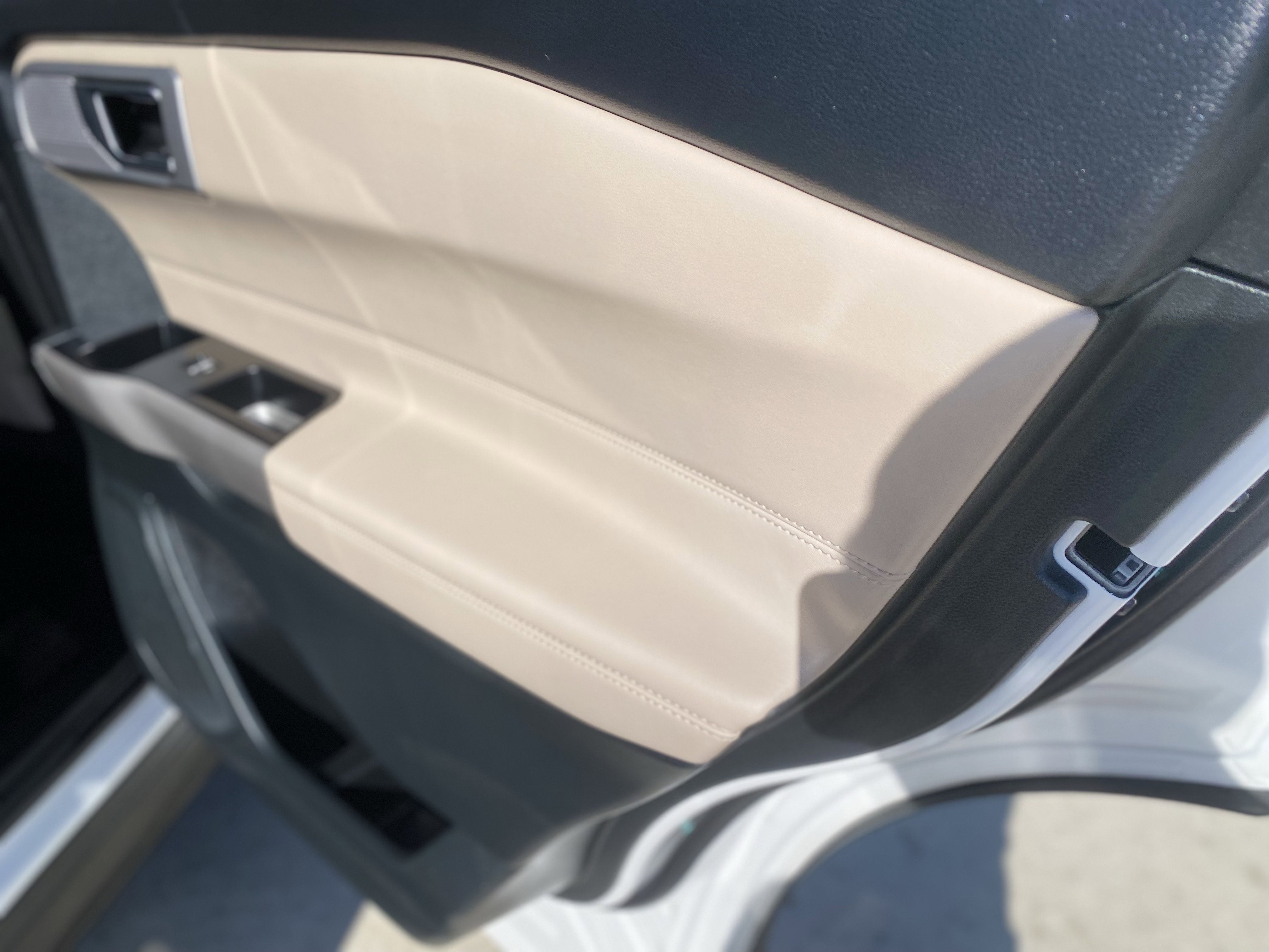 Used 2023 Ford Explorer Limited w/ Equipment Group 301A AWD/4WD image 11