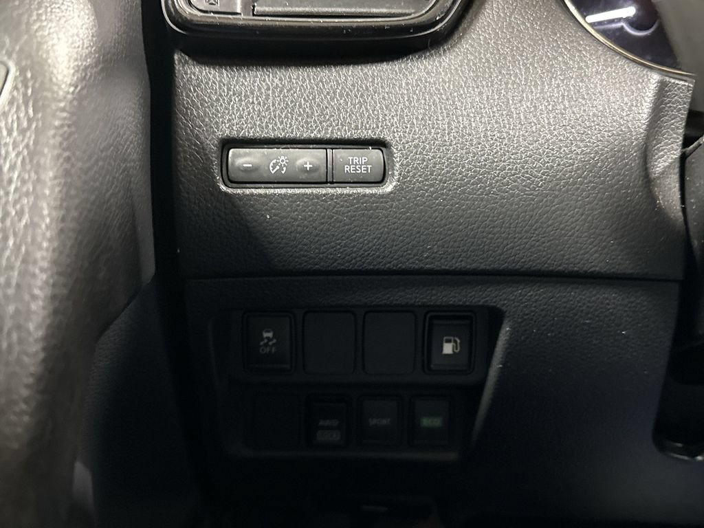 Used 2018 Nissan Rogue S AWD/4WD image 18