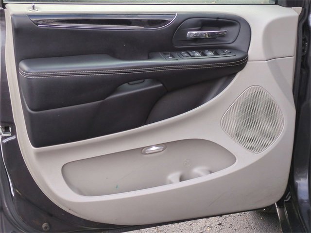 Used 2014 Dodge Grand Caravan SXT image 21