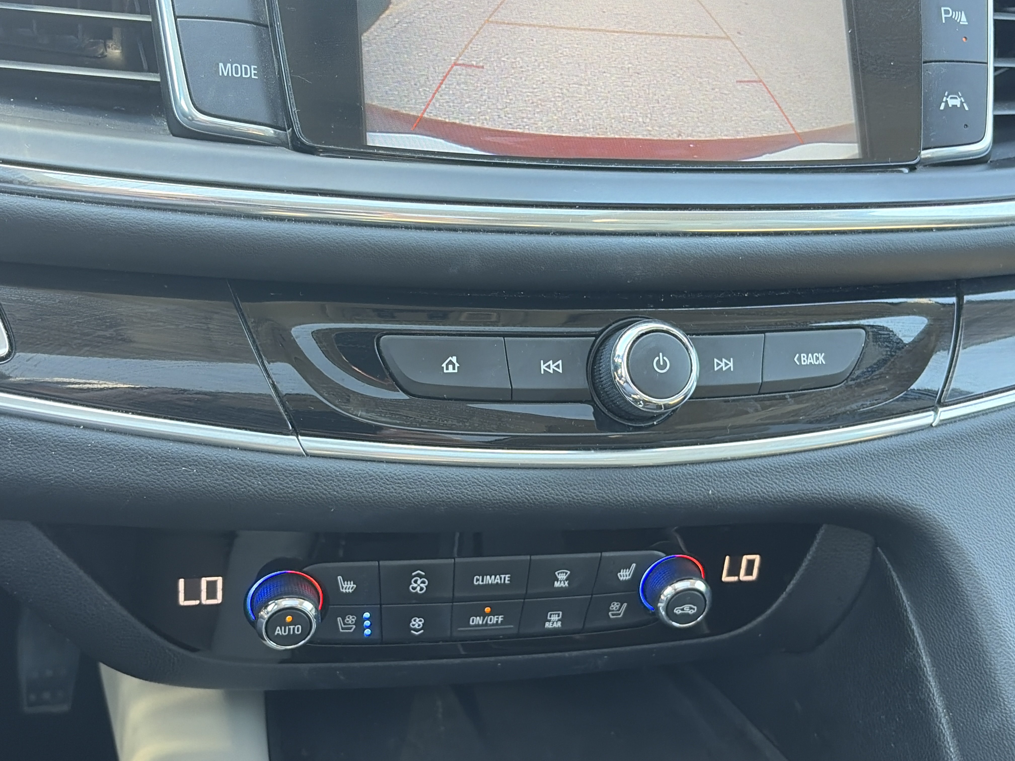 Used 2019 Buick Enclave Premium w/ Experience Buick Package AWD/4WD image 33