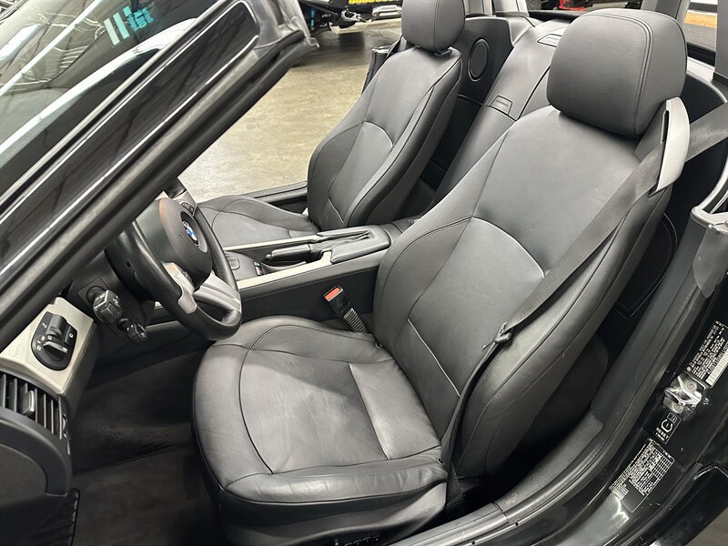 Used 2005 BMW Z4 3.0i RWD image 25