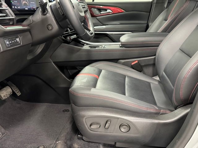 Used 2024 Chevrolet Traverse RS image 13