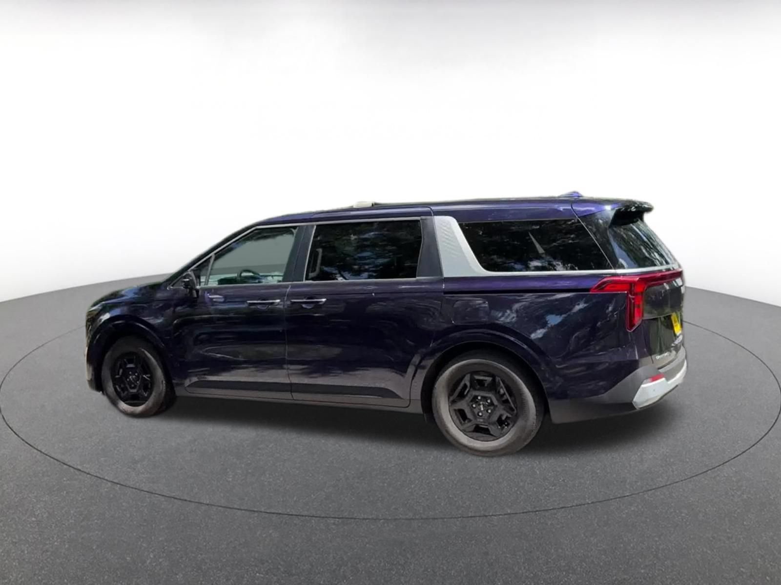 Used 2026 Kia Carnival FWD image 9