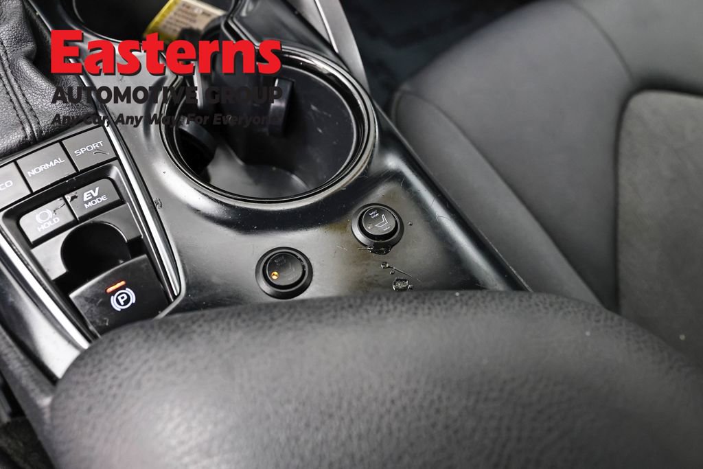 Used 2020 Toyota Camry LE image 21