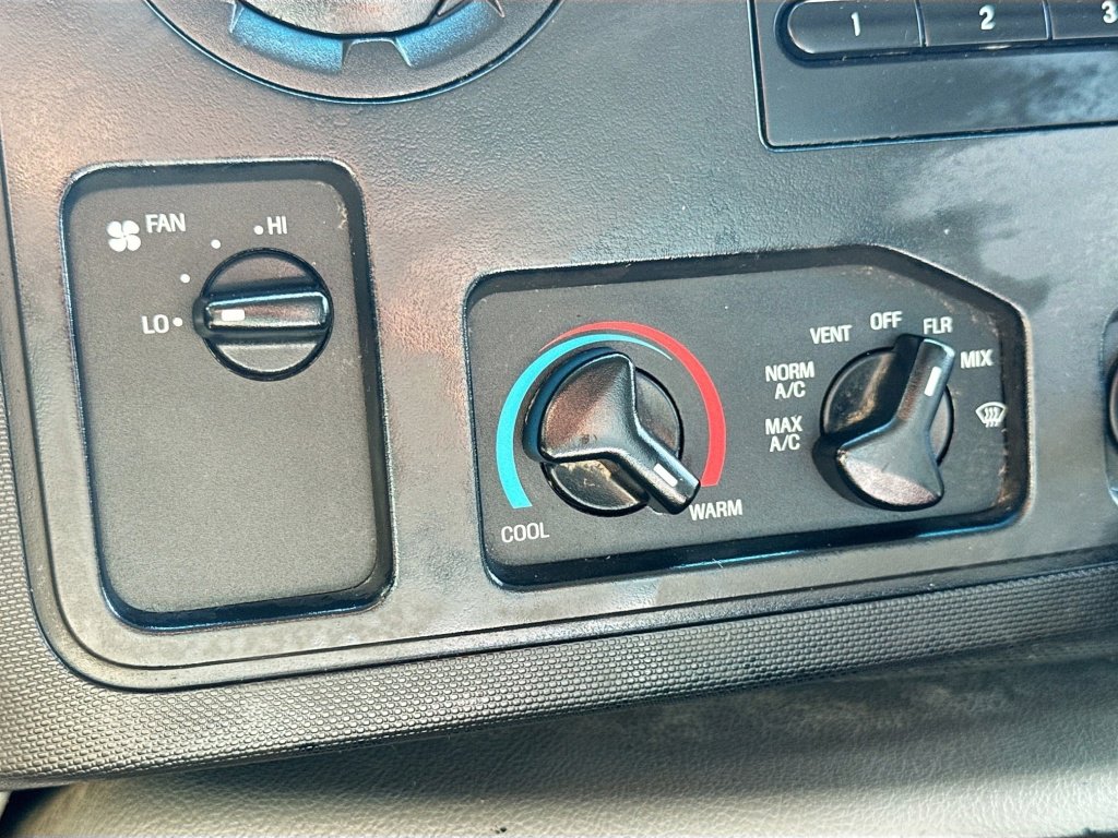 Used 2015 Ford E-350 and Econoline 350 Super Duty image 20