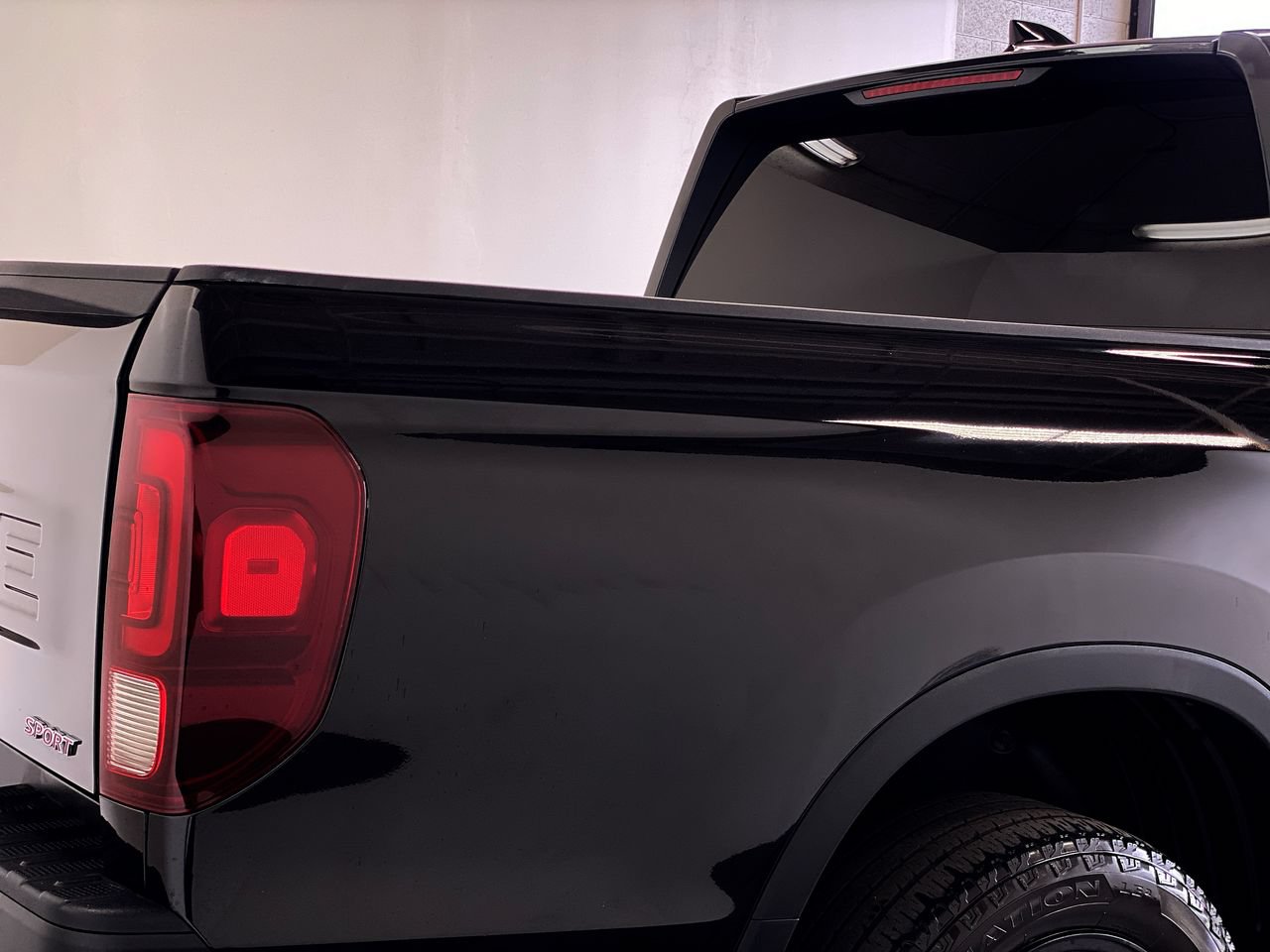 Used 2025 Honda Ridgeline Sport image 10