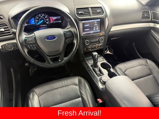 Used 2016 Ford Explorer XLT w/ Equipment Group 202A AWD/4WD image 33