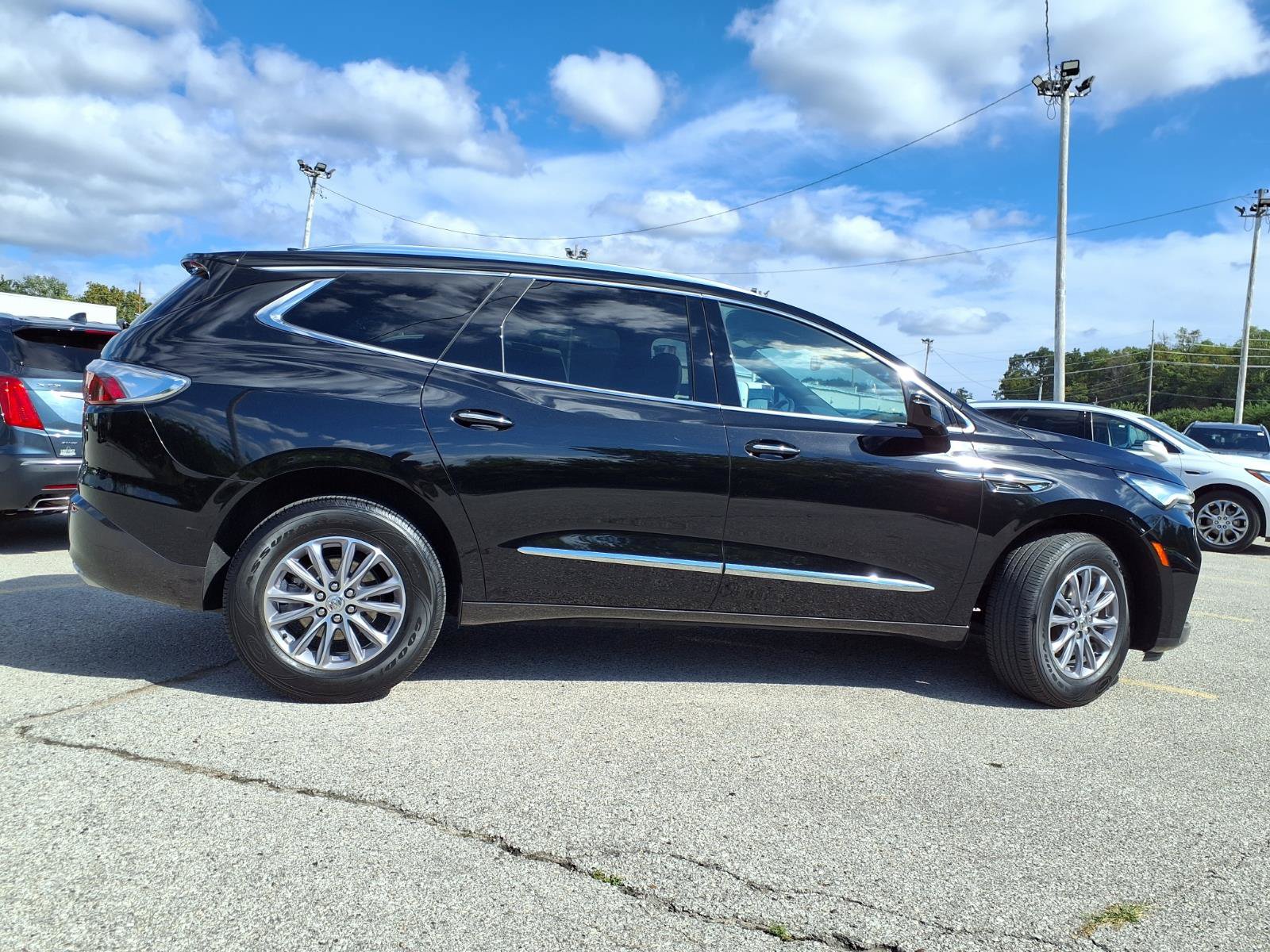 Used 2024 Buick Enclave Essence FWD image 30