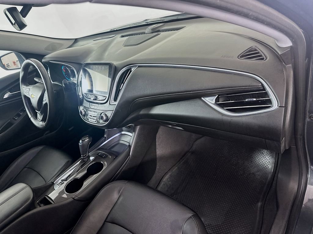 Used 2018 Chevrolet Malibu Hybrid w/ Leather Package image 28