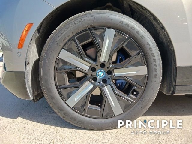New 2023 BMW iX xDrive50 w/ Premium Package image 5
