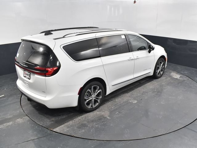 New 2026 Chrysler Pacifica Pinnacle w/ Trailer Tow Group AWD/4WD image 47