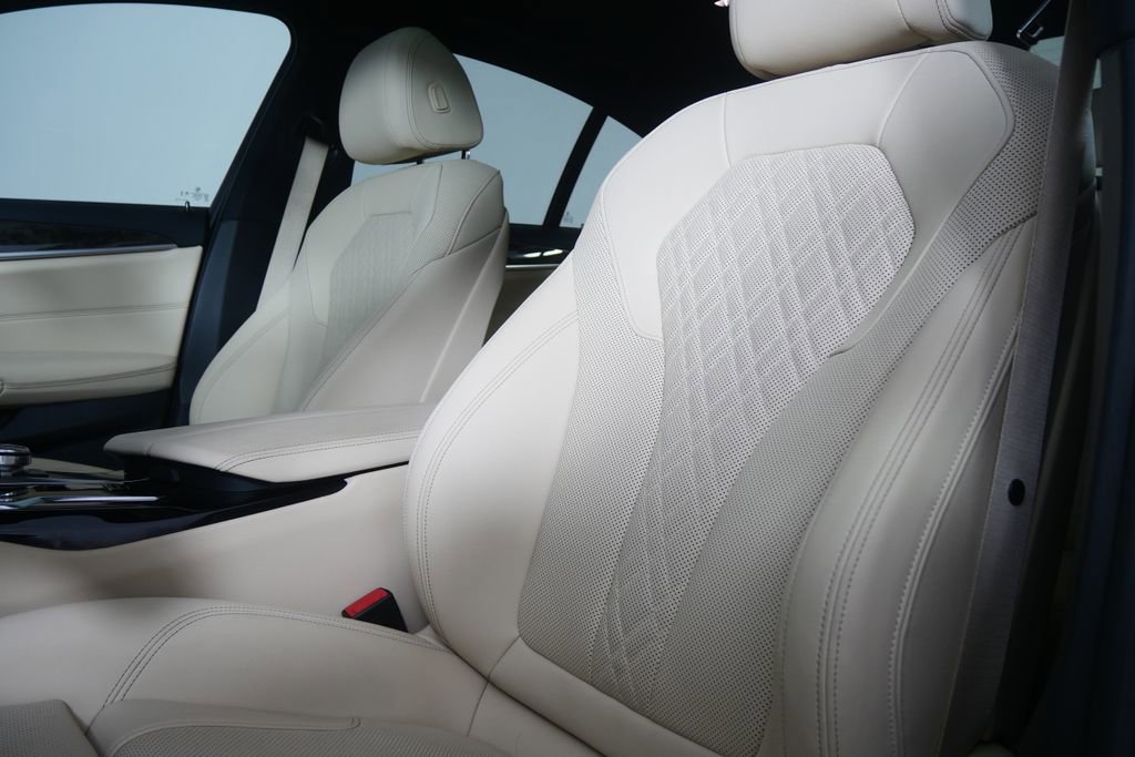 Certified 2023 BMW 530i w/ Premium Package image 11