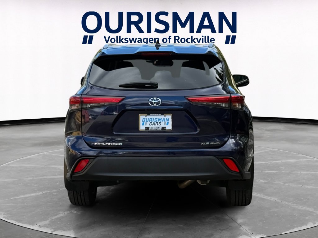 Used 2022 Toyota Highlander XLE AWD/4WD image 5