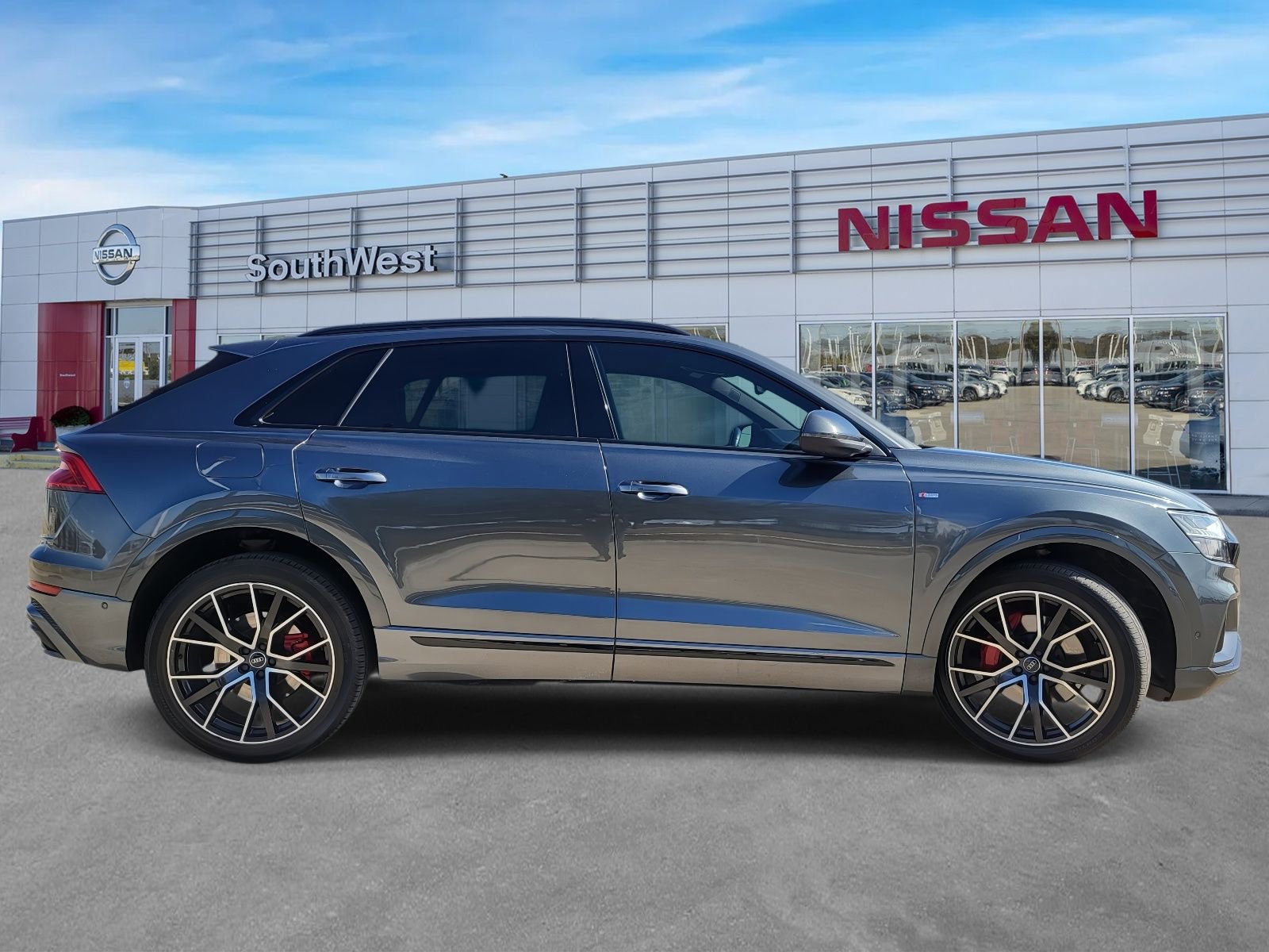 Used 2019 Audi Q8 Prestige w/ Year 1 Package image 5