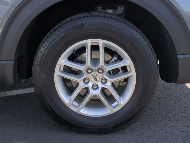 Used 2025 Ford Explorer Active AWD/4WD image 24