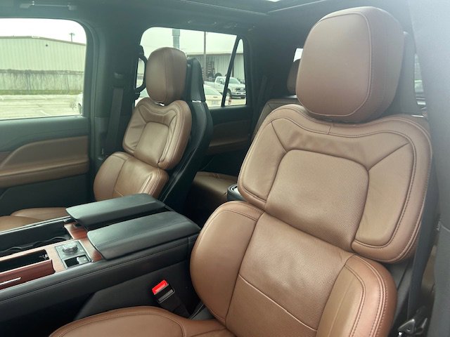 Used 2023 Lincoln Navigator Reserve RWD image 14