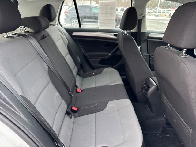 Used 2016 Volkswagen e-Golf SE w/ DC Fast Charging Package image 11