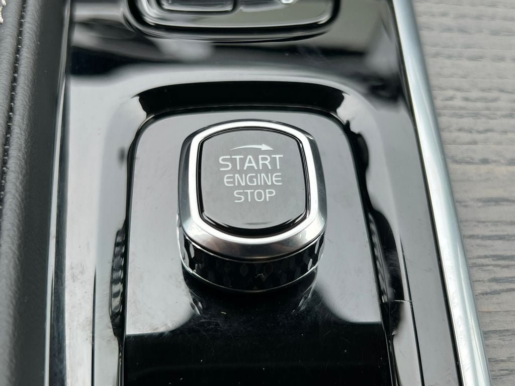 Used 2025 Volvo XC90 T8 Ultra w/ Protection Package Premier AWD/4WD image 34
