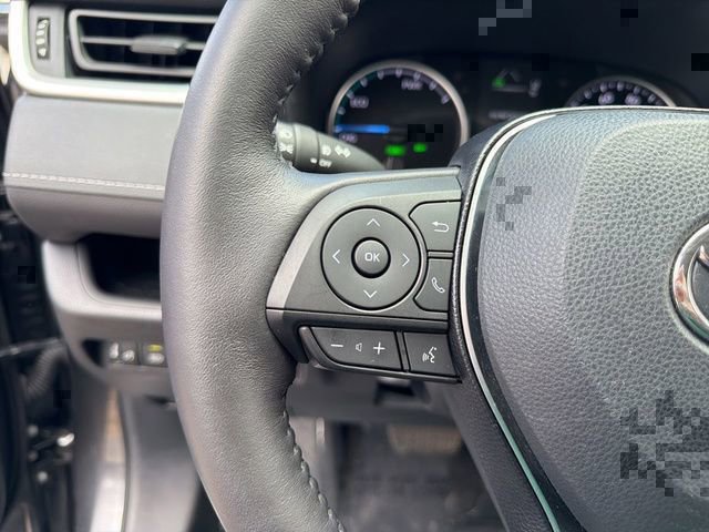 Used 2021 Toyota RAV4 XLE w/ XLE Grade Weather Package image 21