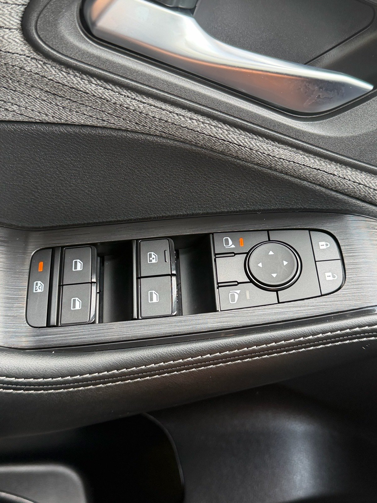 Used 2023 Nissan Rogue SV FWD image 30