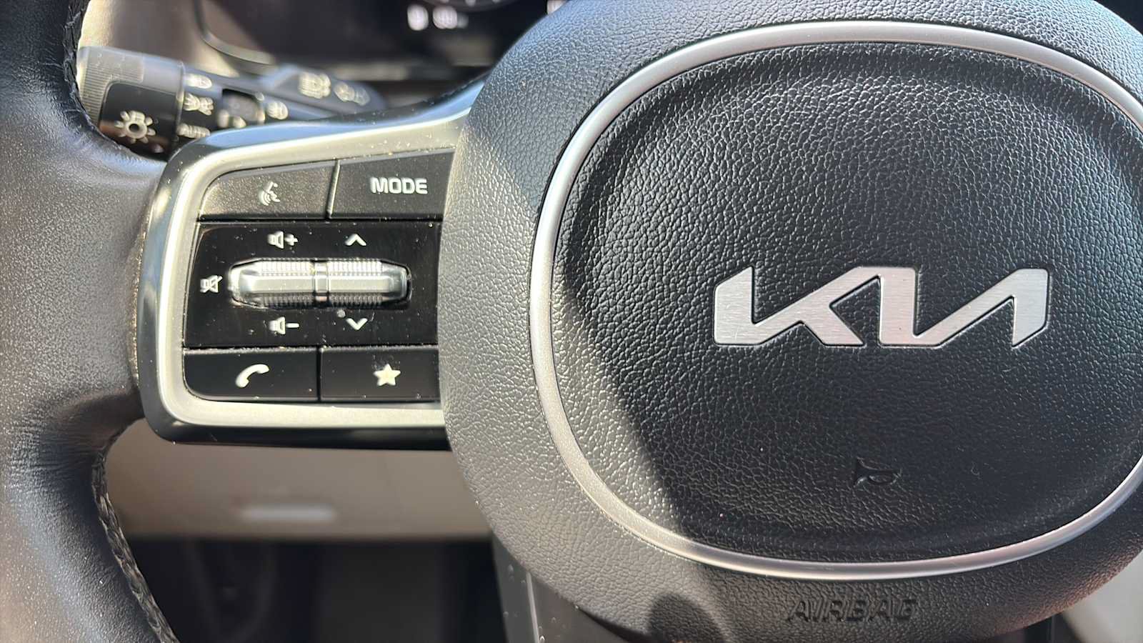 Used 2023 Kia Carnival SX Prestige FWD image 9