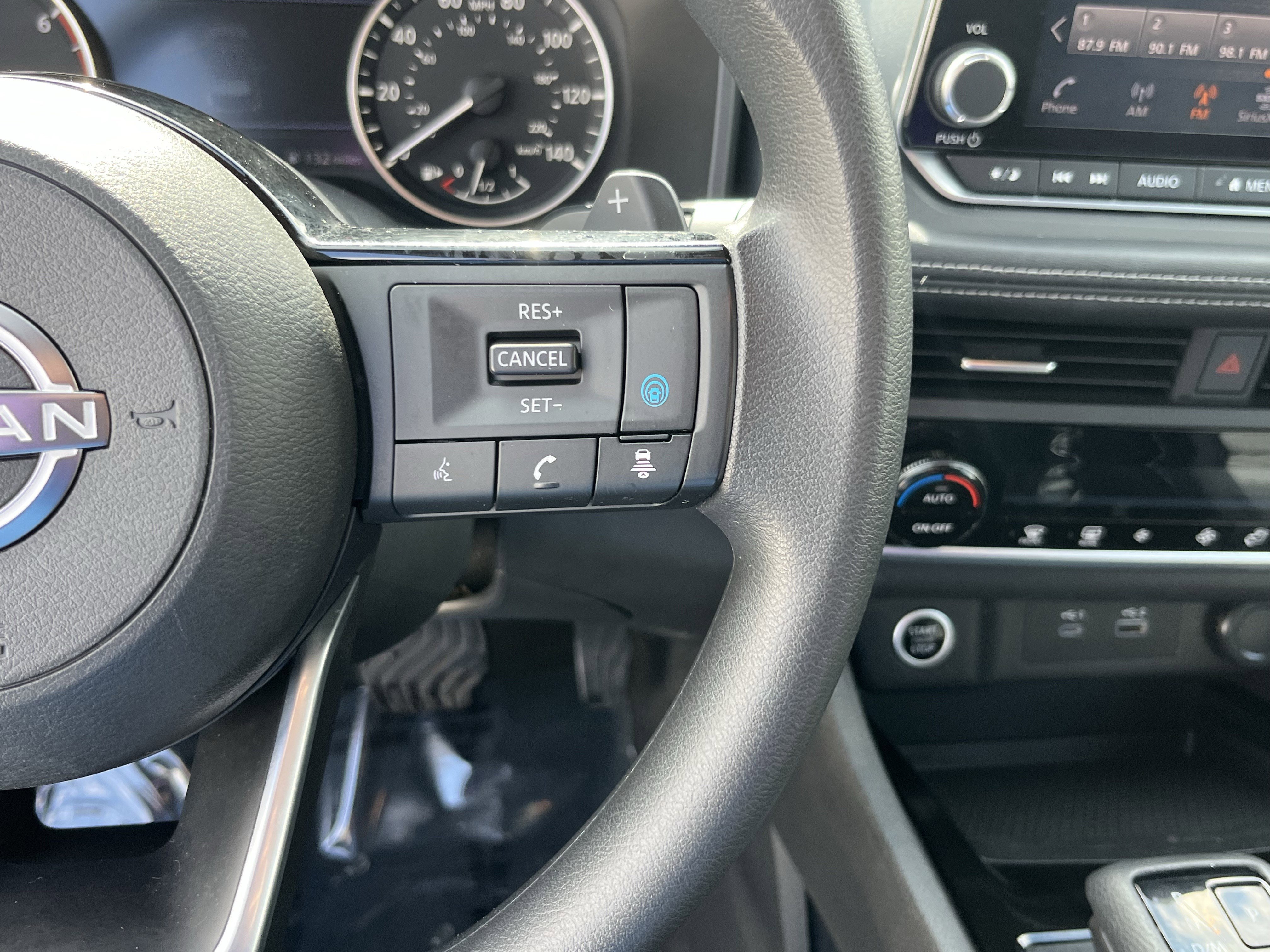 Used 2023 Nissan Rogue SV image 20