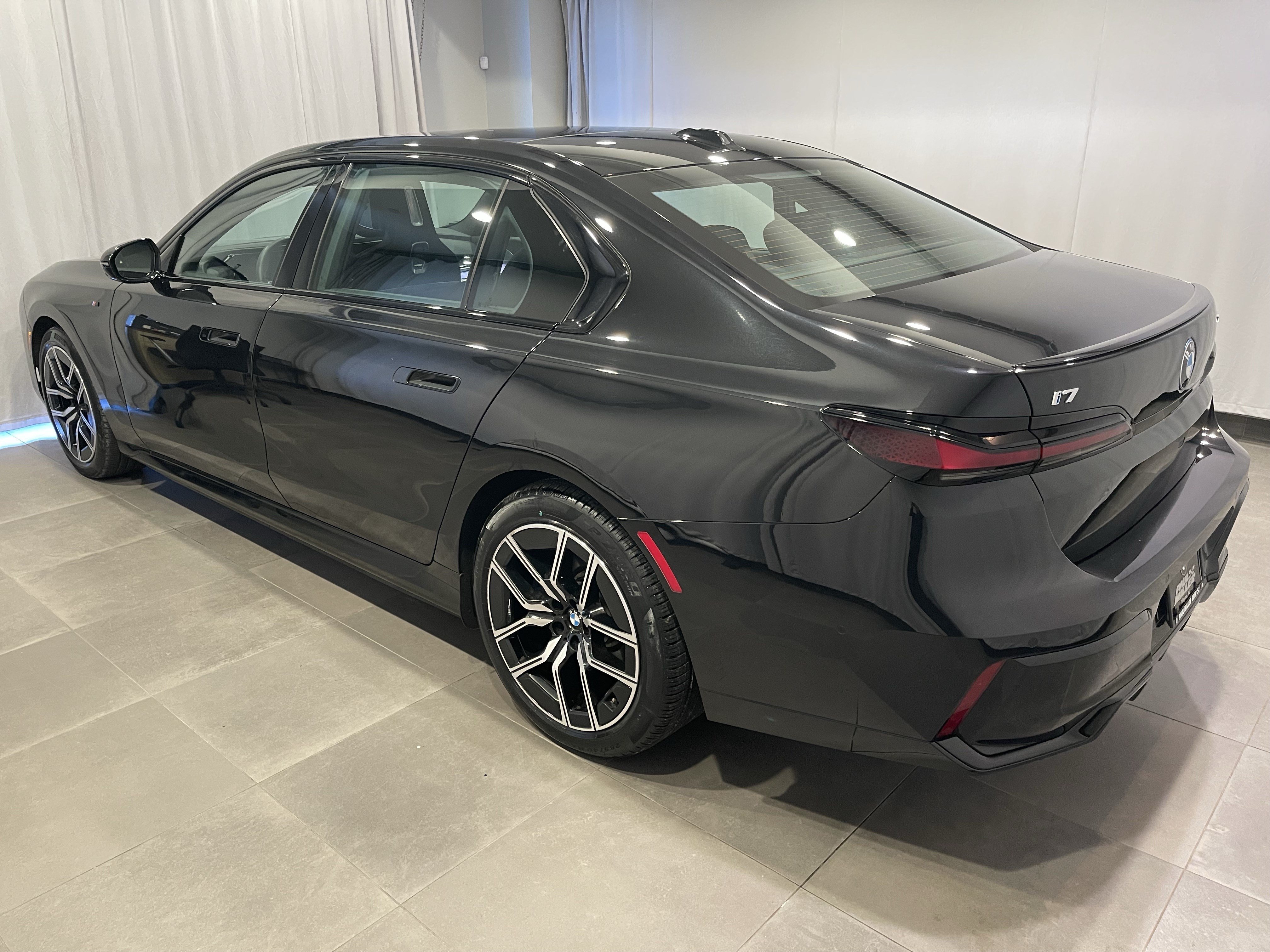 Certified 2024 BMW i7 xDrive60 AWD/4WD image 4