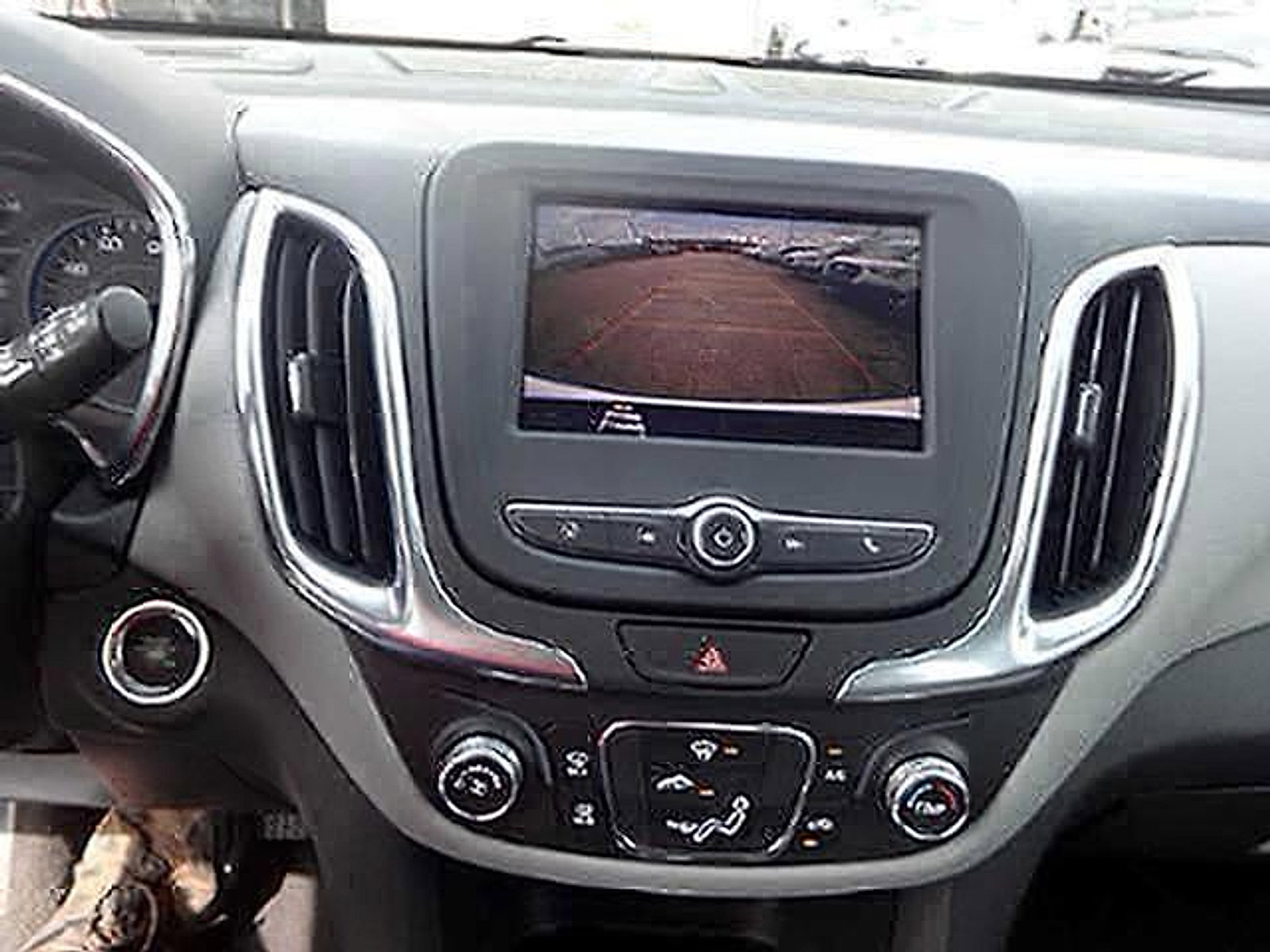 Used 2020 Chevrolet Equinox LS image 17