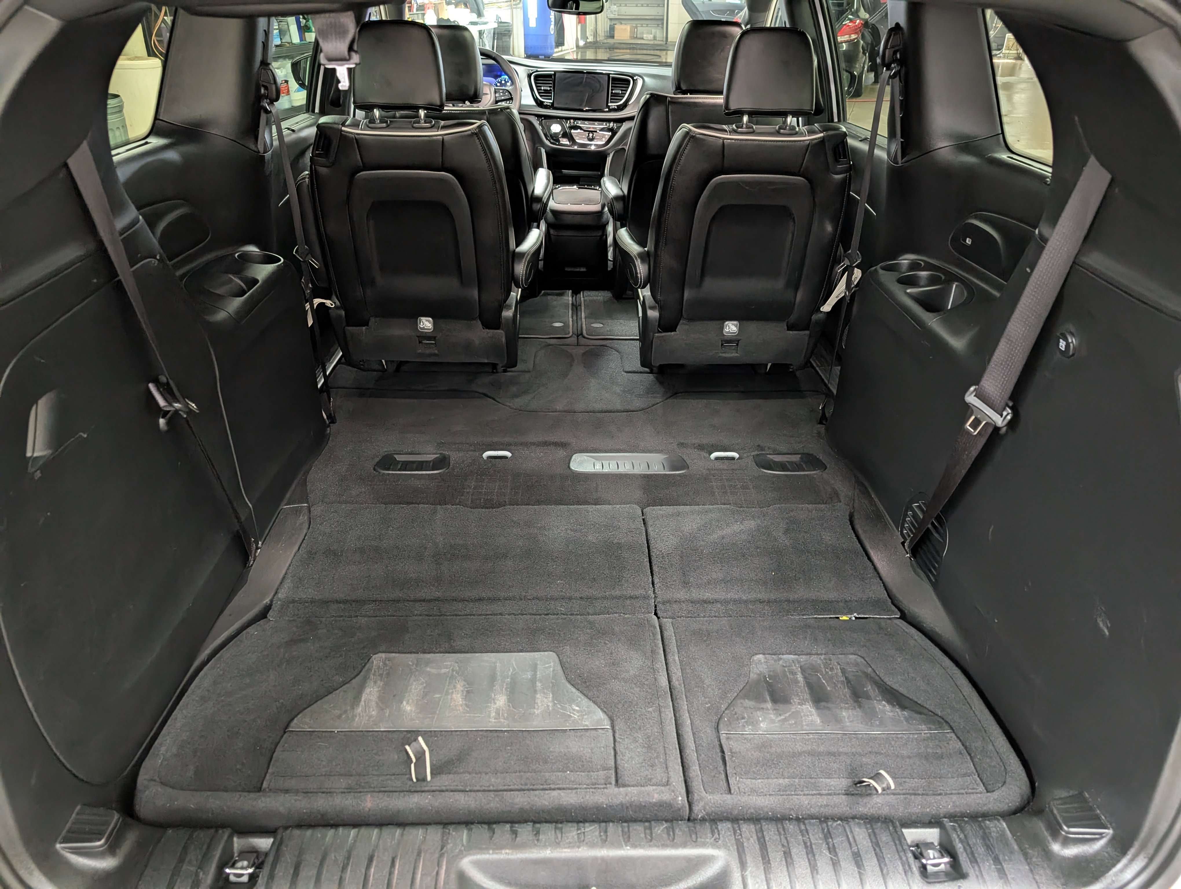 Used 2025 Chrysler Pacifica Limited image 25