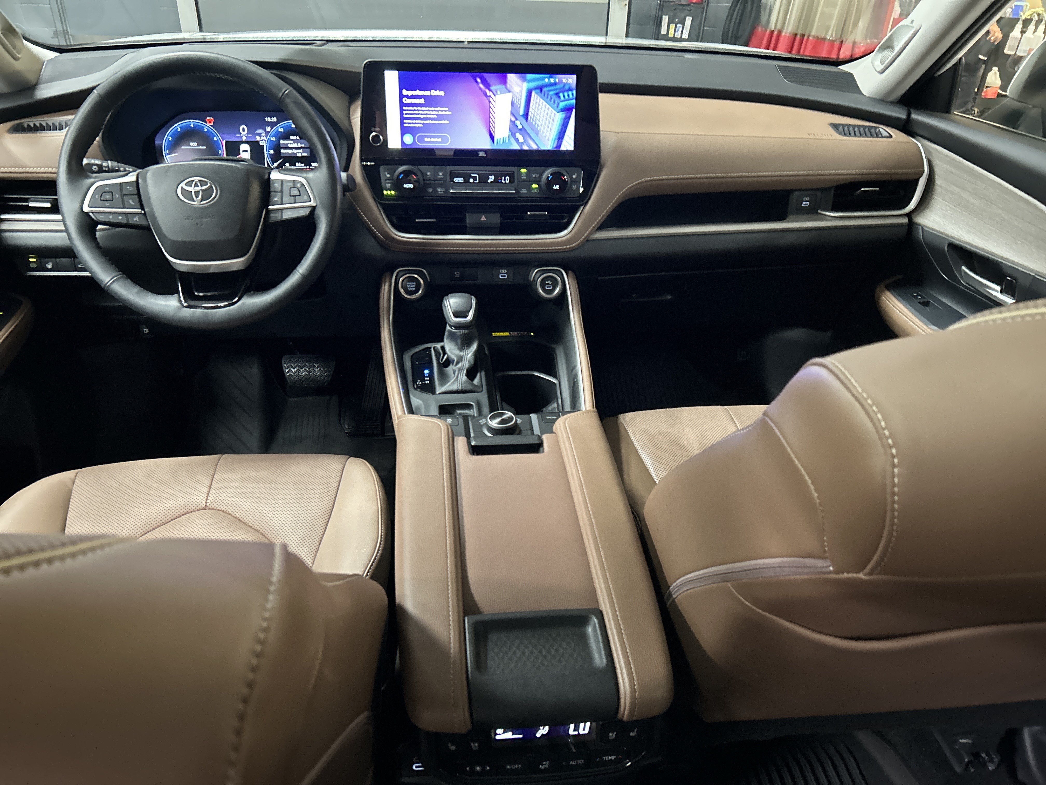 Used 2025 Toyota Grand Highlander AWD image 16