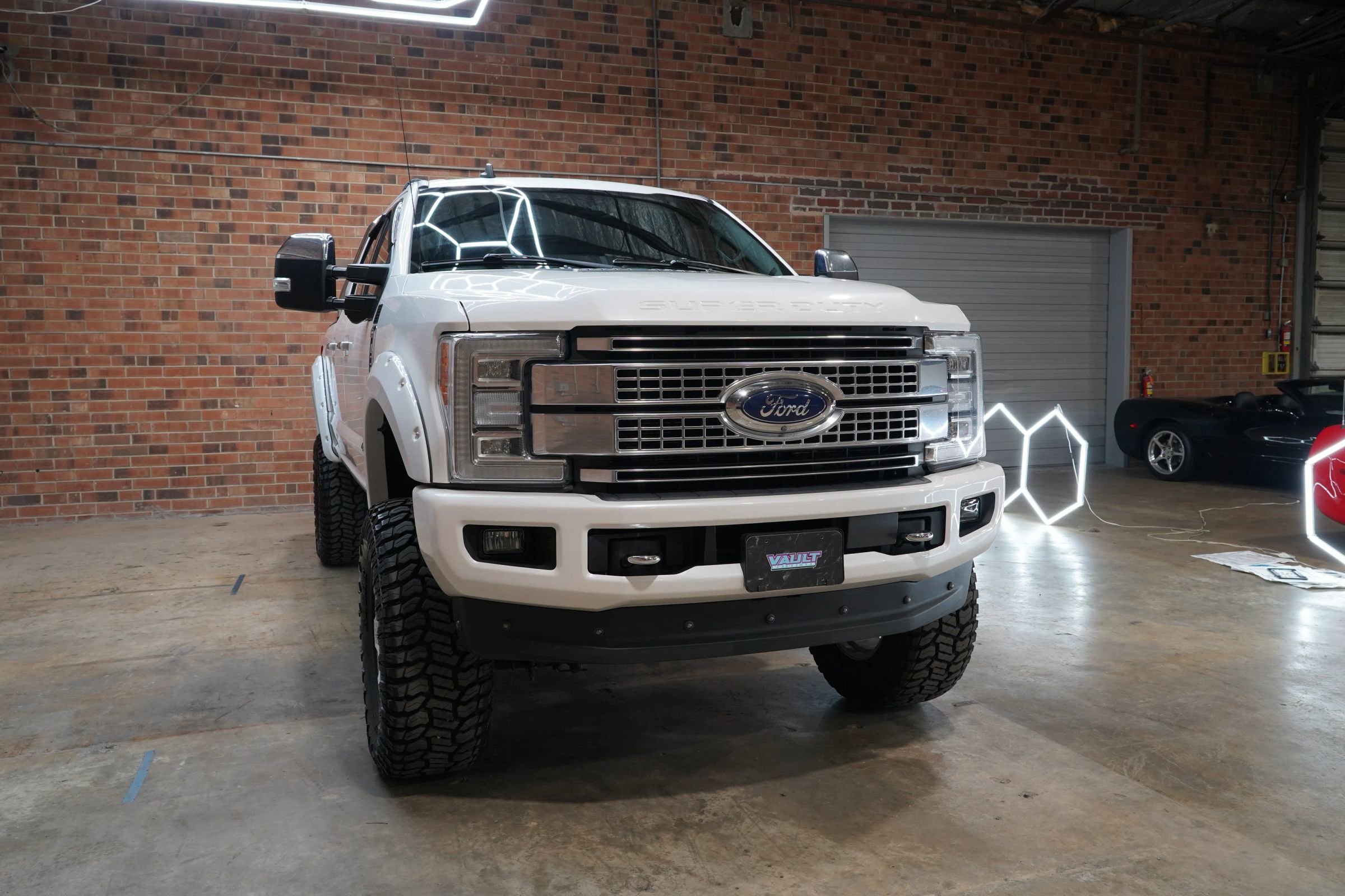 Used 2019 Ford F350 Platinum w/ Platinum Ultimate Package AWD/4WD image 4