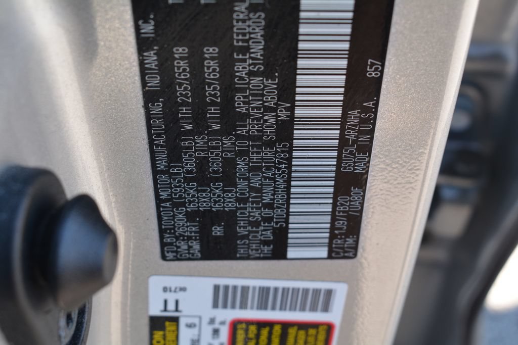 Used 2021 Toyota Highlander LE AWD/4WD image 28