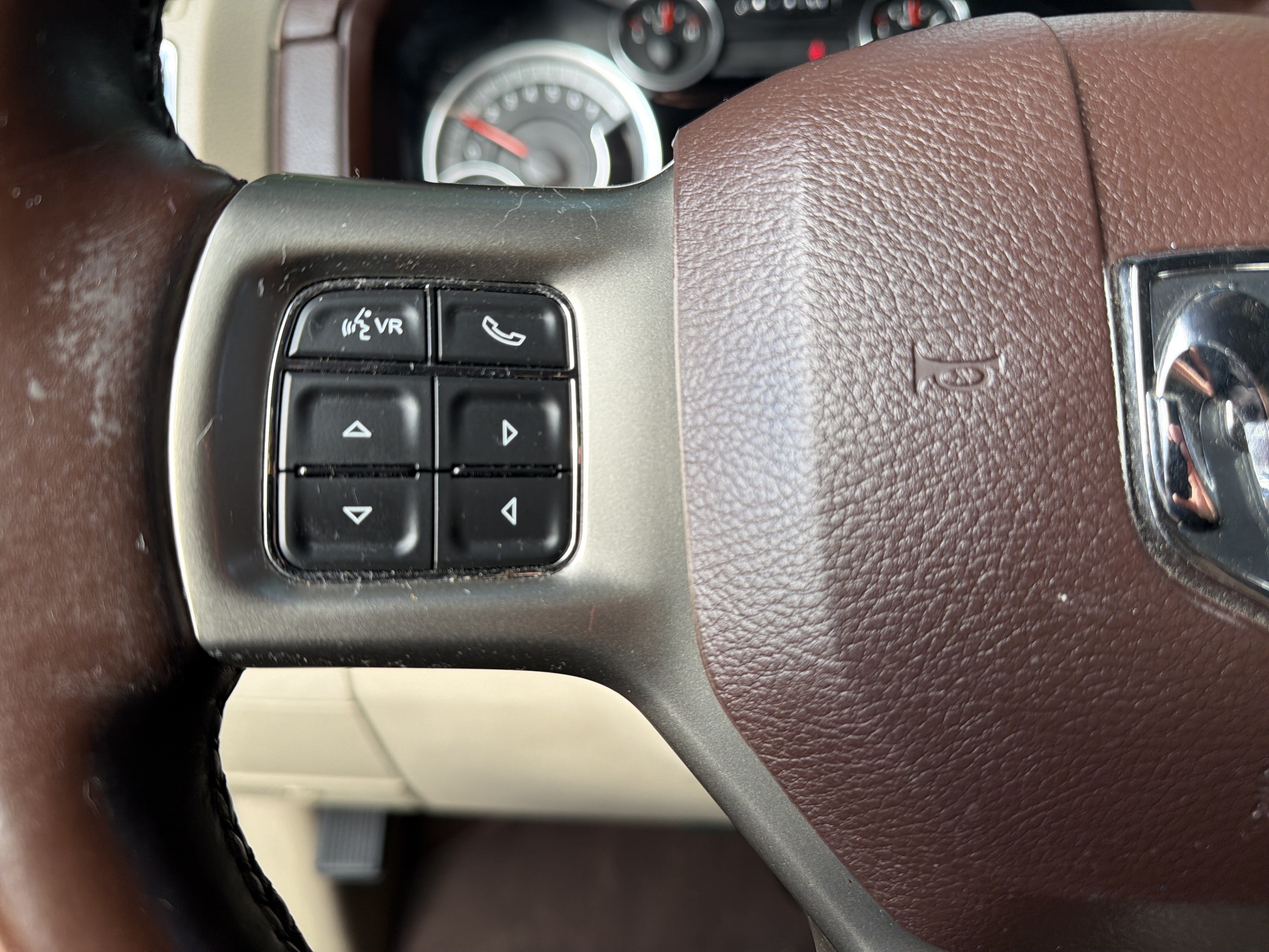 Used 2014 RAM 1500 Laramie w/ Convenience Group AWD/4WD image 18