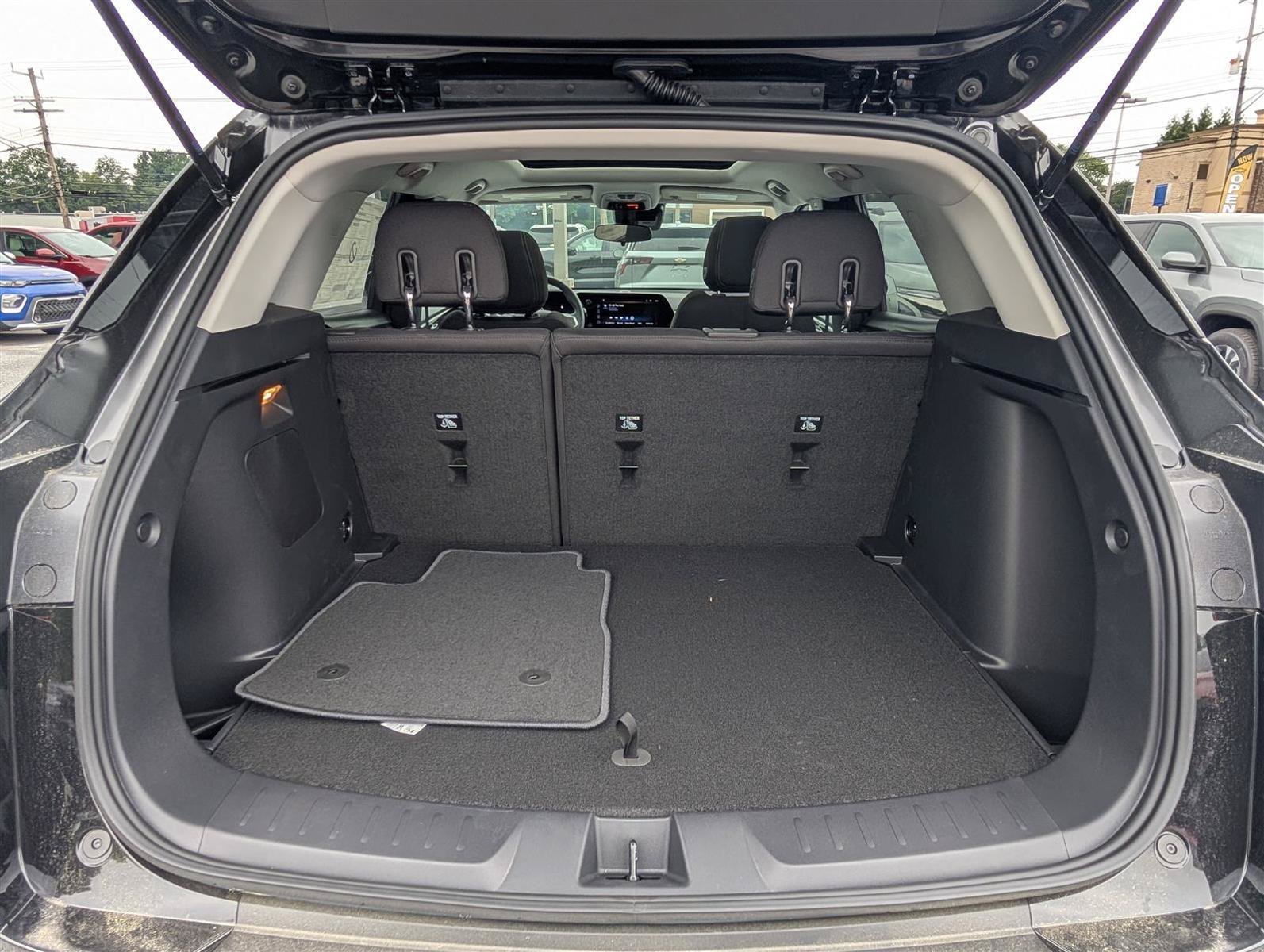 New 2025 Chevrolet TrailBlazer LT w/ LT Cold Weather Package AWD/4WD image 9