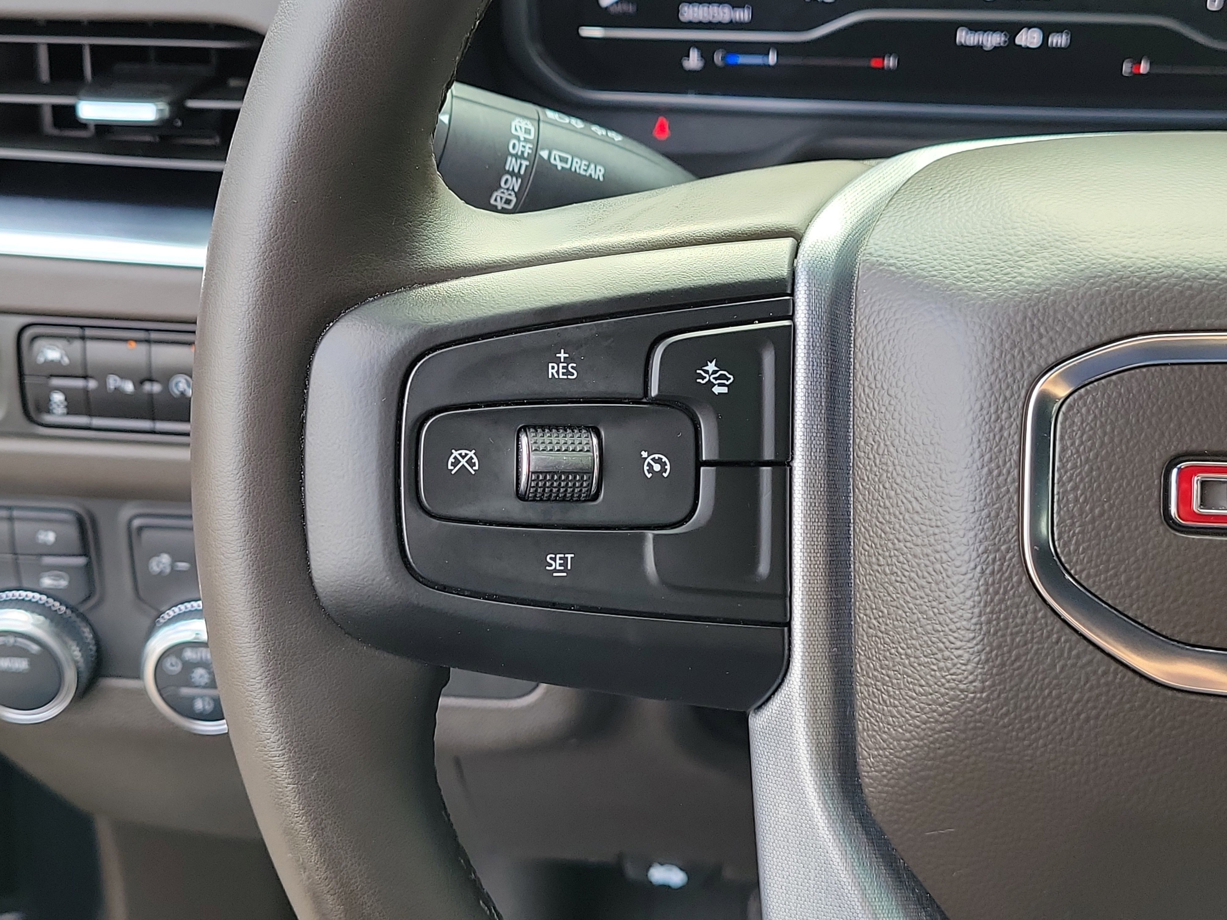 Used 2023 GMC Yukon SLE image 22