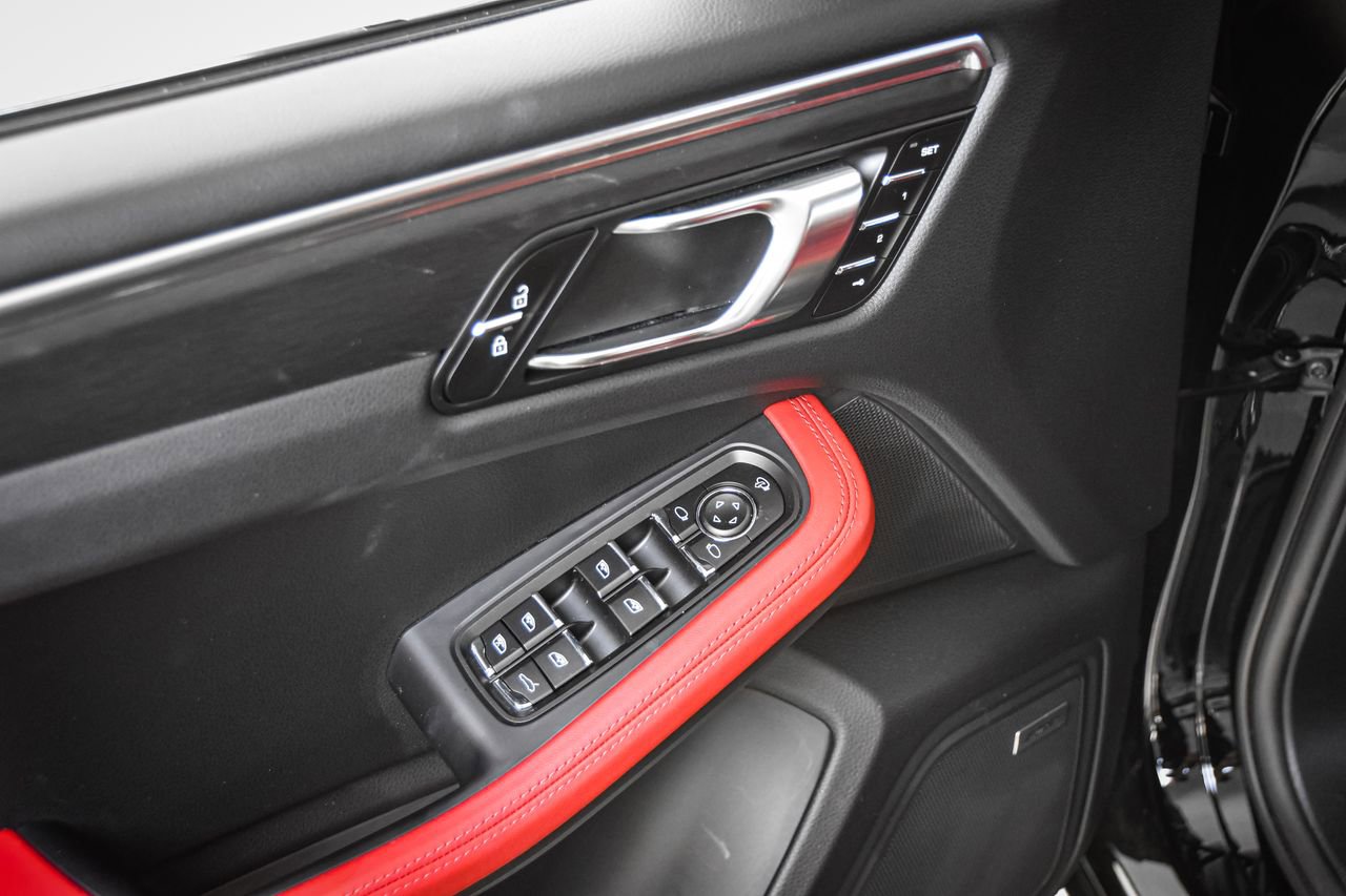Certified 2025 Porsche Macan GTS image 20