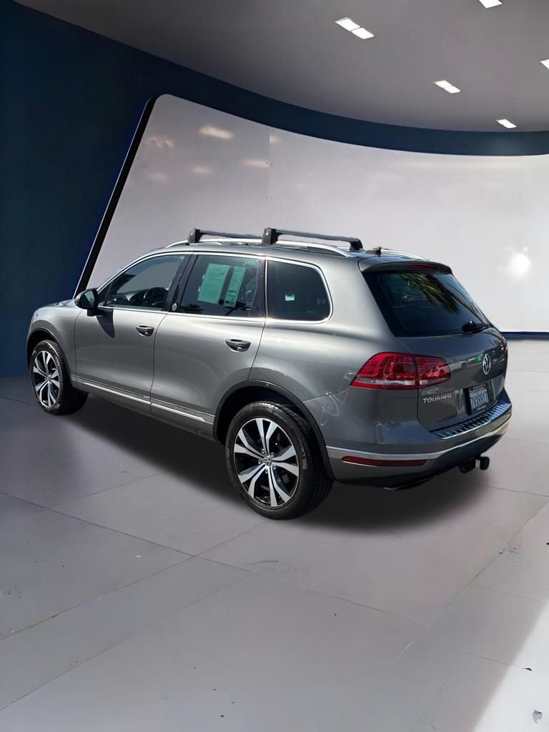 Used 2017 Volkswagen Touareg Wolfsburg Edition AWD/4WD image 4