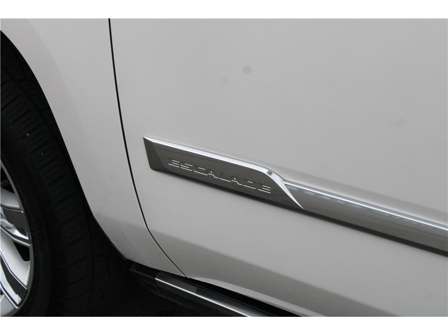 Used 2018 Cadillac Escalade Platinum AWD/4WD image 32