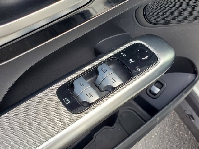 Used 2024 Mercedes-Benz GLC 300 4MATIC image 16