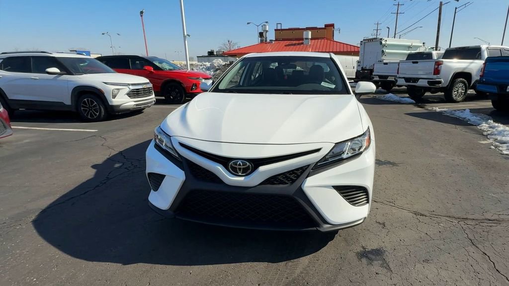 Used 2020 Toyota Camry SE image 3