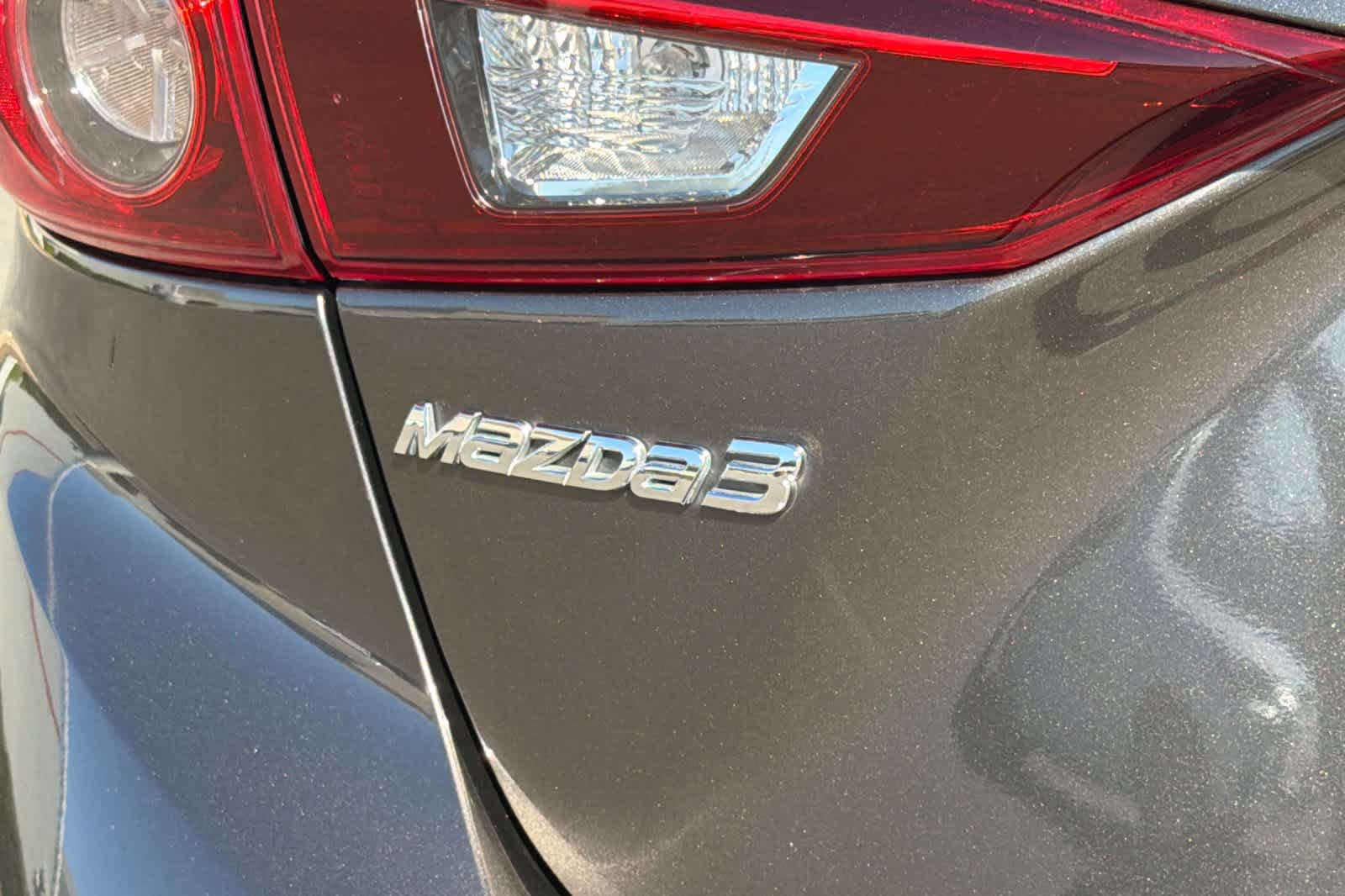 Used 2018 MAZDA MAZDA3 Touring FWD image 30