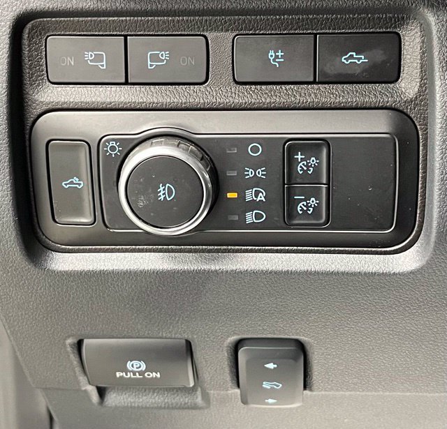 Used 2024 Ford F350 Platinum w/ Tremor Off-Road Package AWD/4WD image 32